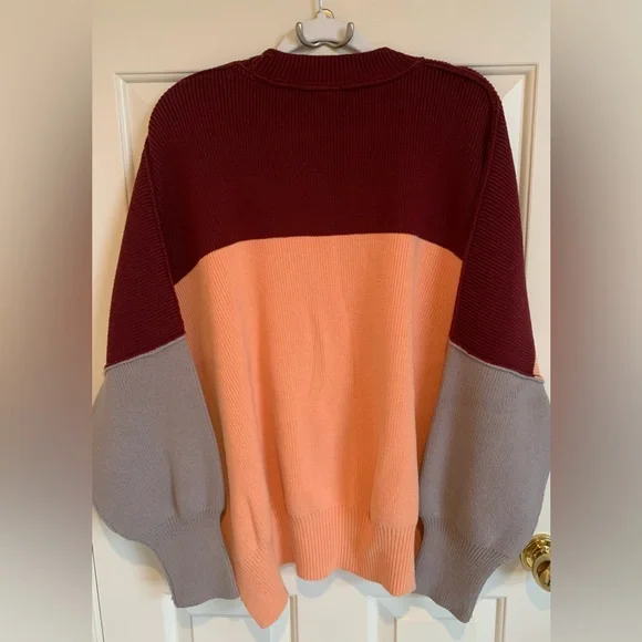 Free People oversized colorblock sweater. Size L. Can fit up to XXL. - Picture 4 of 6